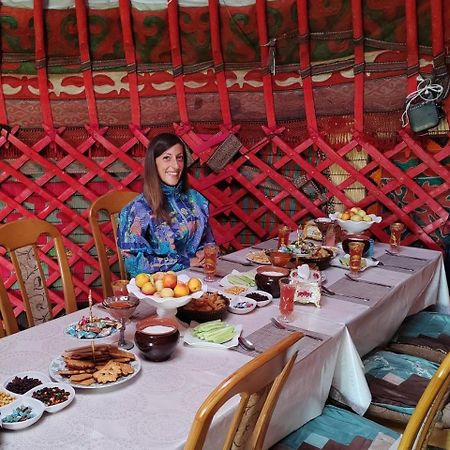 ホテル Zalkar Yurt Camp Song-Kul エクステリア 写真