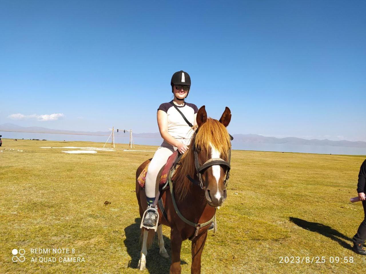 ホテル Zalkar Yurt Camp Song-Kul エクステリア 写真