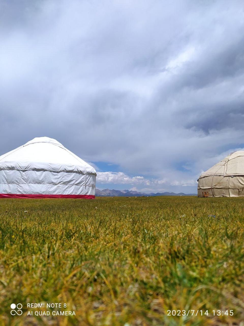 ホテル Zalkar Yurt Camp Song-Kul エクステリア 写真