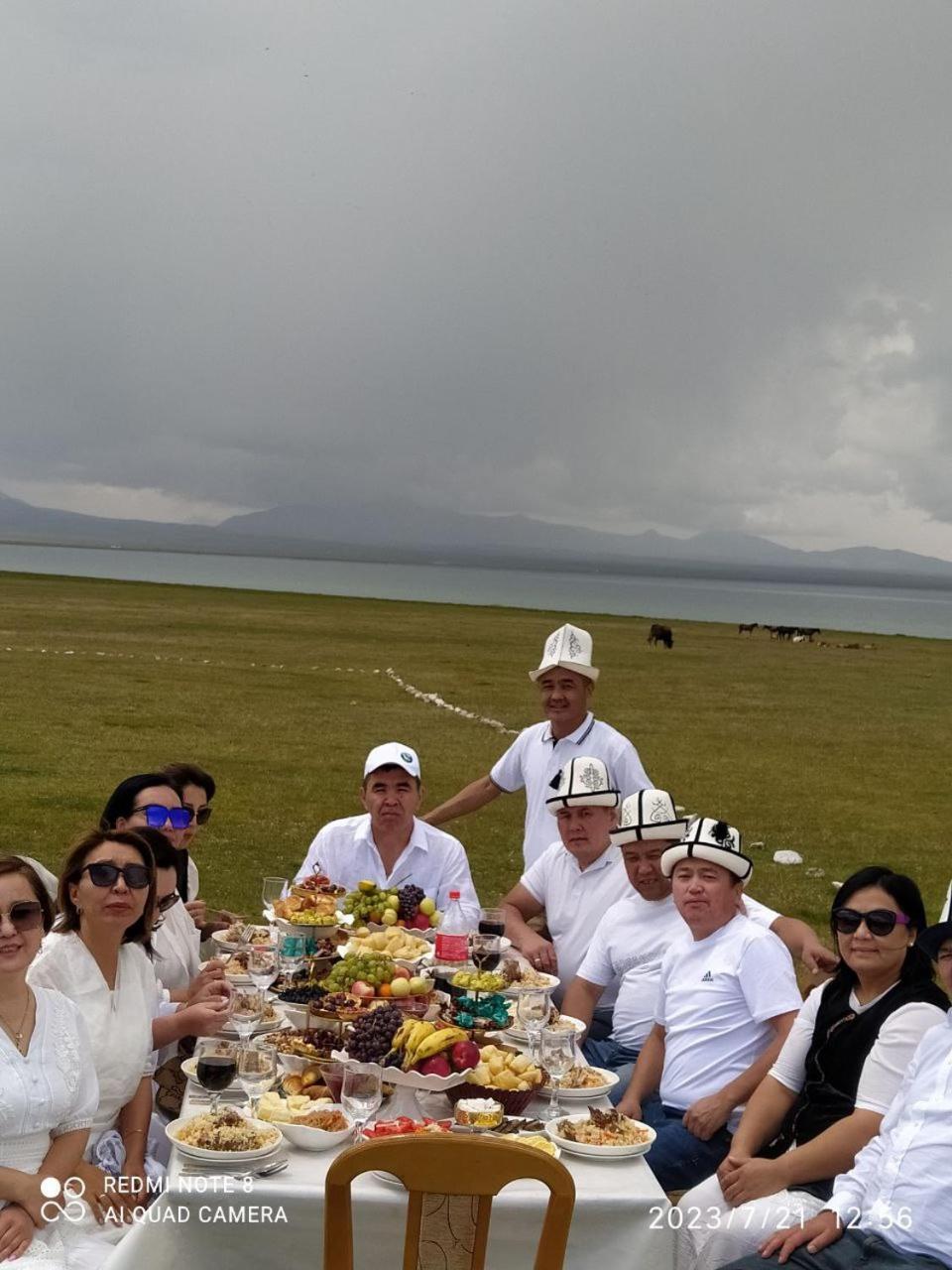 ホテル Zalkar Yurt Camp Song-Kul エクステリア 写真