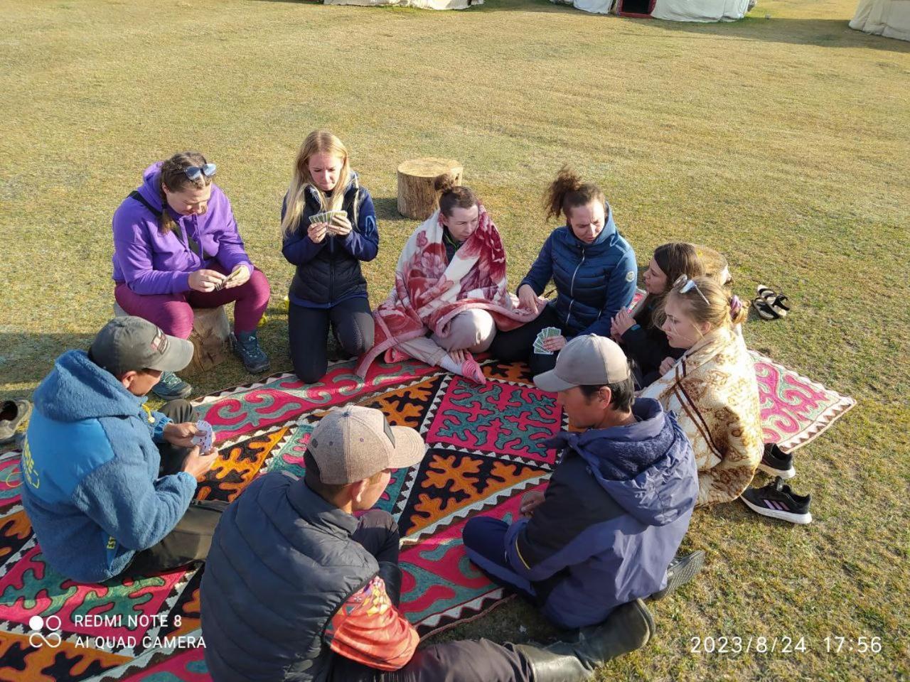 ホテル Zalkar Yurt Camp Song-Kul エクステリア 写真