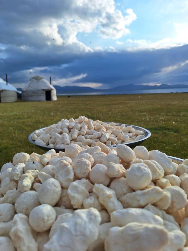 ホテル Zalkar Yurt Camp Song-Kul エクステリア 写真