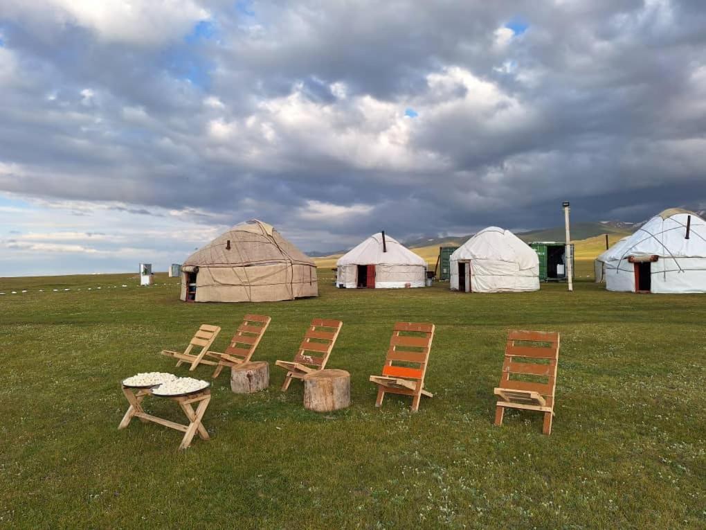 ホテル Zalkar Yurt Camp Song-Kul エクステリア 写真