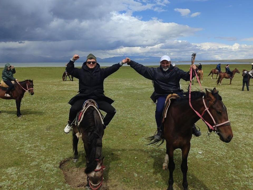 ホテル Zalkar Yurt Camp Song-Kul エクステリア 写真