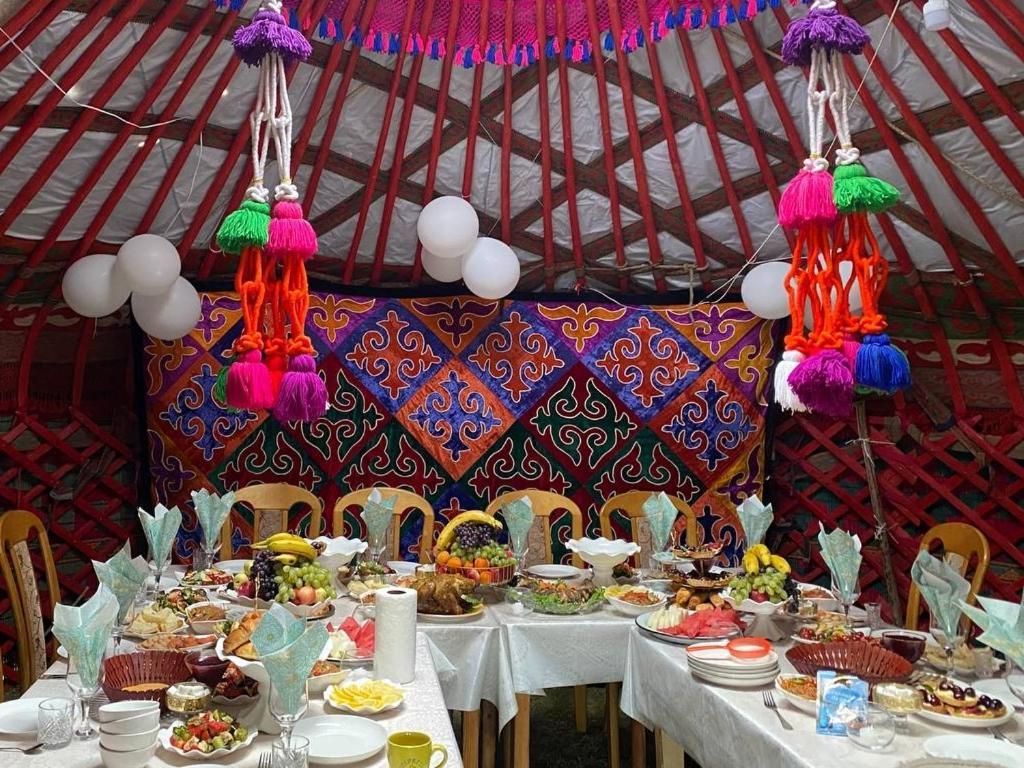ホテル Zalkar Yurt Camp Song-Kul エクステリア 写真