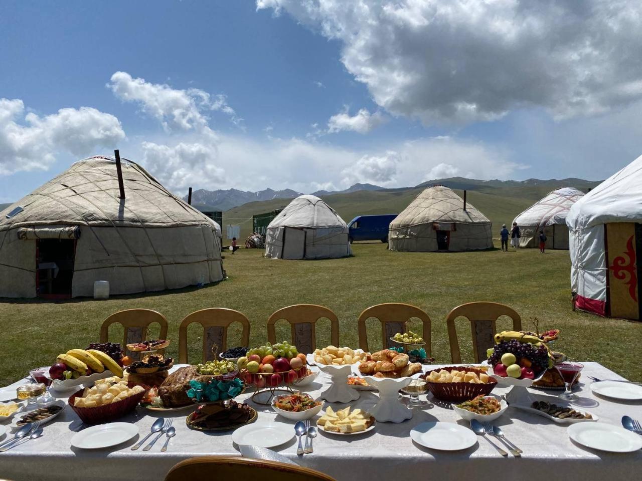 ホテル Zalkar Yurt Camp Song-Kul エクステリア 写真