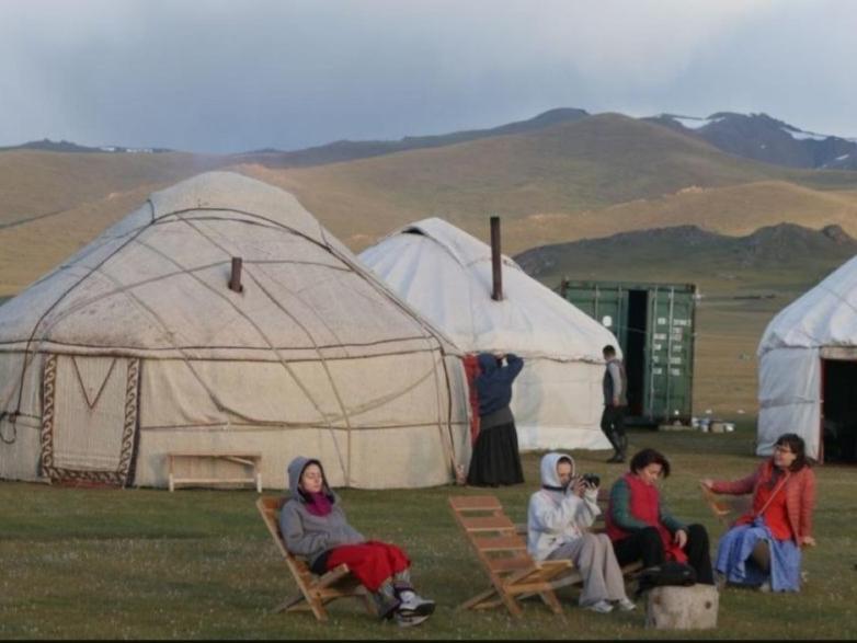 ホテル Zalkar Yurt Camp Song-Kul エクステリア 写真