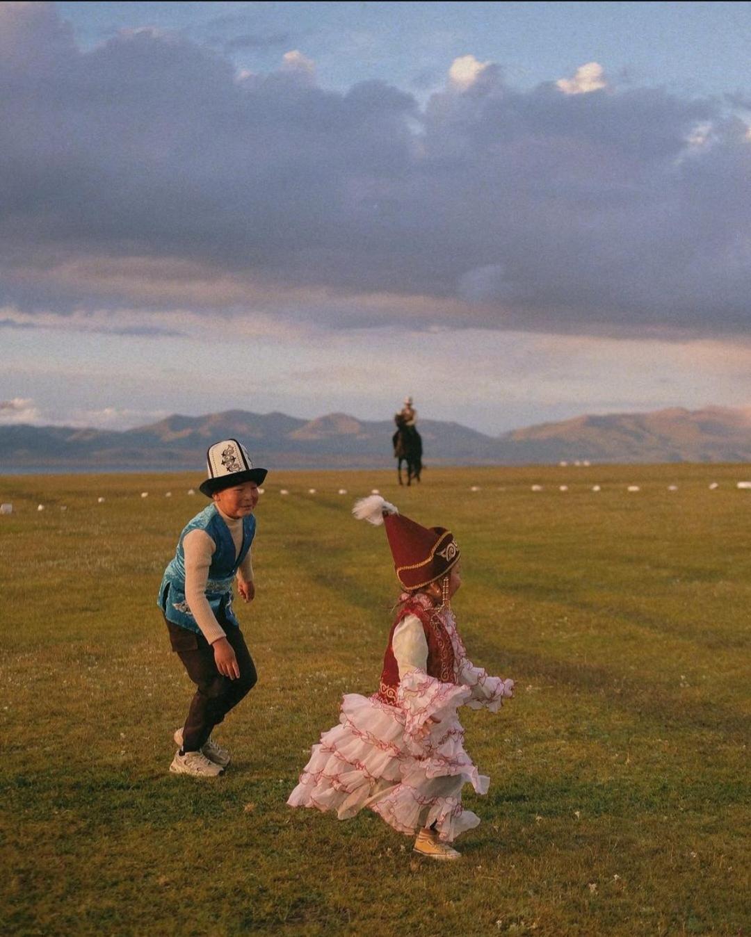 ホテル Zalkar Yurt Camp Song-Kul エクステリア 写真