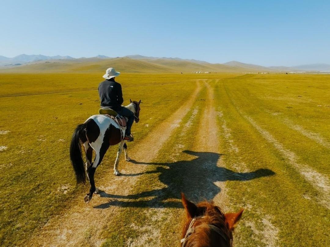 ホテル Zalkar Yurt Camp Song-Kul エクステリア 写真