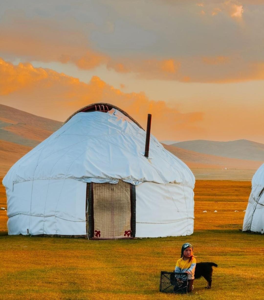 ホテル Zalkar Yurt Camp Song-Kul エクステリア 写真