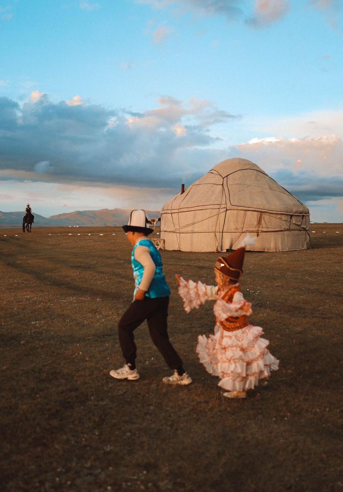 ホテル Zalkar Yurt Camp Song-Kul エクステリア 写真
